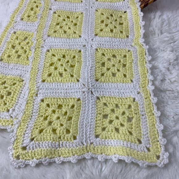 GRANNY SQUARE handmade crochet runner - Picture 2 of 2